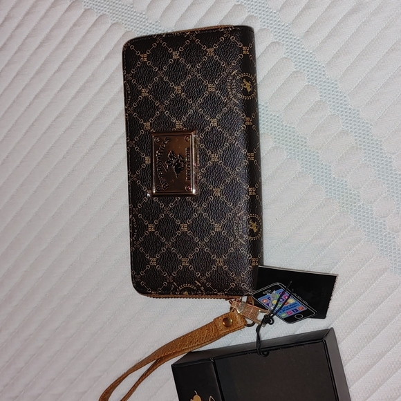 Beverly Hills Polo Club Wallet - Picture 3 of 5